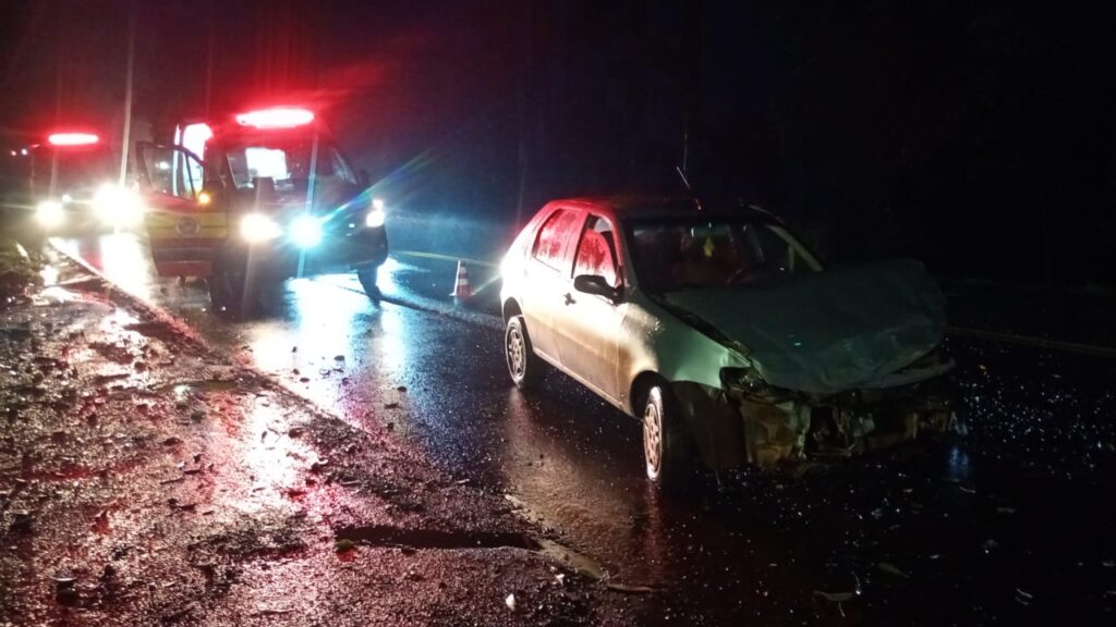 Corpo de Bombeiros atendeu a ocorrência no início da noite desta quinta-feira; acidente resultou apenas em danos materiais - Foto Divulgação CBSC