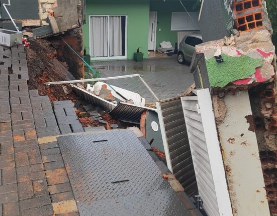 Desmoronamento provoca vazamento de gás e mobiliza bombeiros