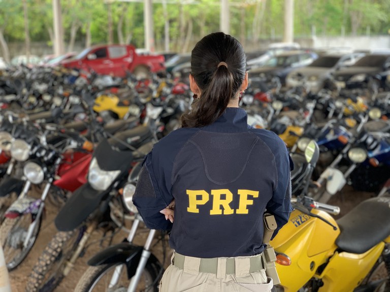 Leilão de carros apreendidos e abandonados nos pátios das rodovias catarinenses - Fotos Polícia Rodoviária Federal