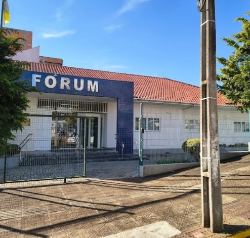 Homem vai a júri popular por tentativa de homicídio e posse ilegal de arma em São Domingos