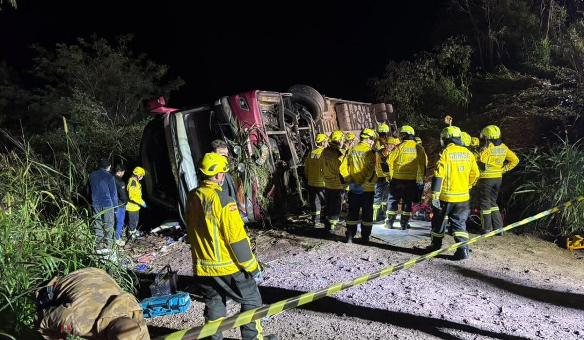 Passageiros feridos foram levados para hospitais da região - Fotos Lucas Lôndero Portal Peperi