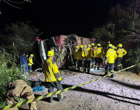 Passageiros feridos foram levados para hospitais da região - Fotos Lucas Lôndero Portal Peperi