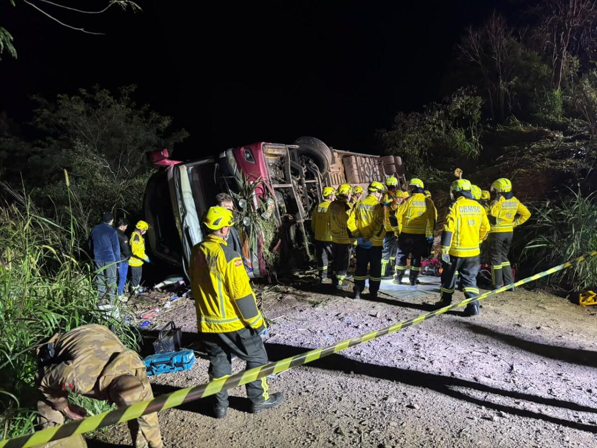 Passageiros feridos foram levados para hospitais da região - Fotos Lucas Lôndero Portal Peperi