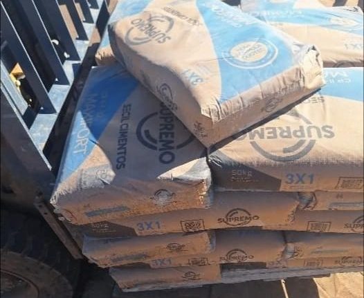 Polícia Militar apreende carga de cimento em crime de descaminho em Dionísio Cerqueira nesta terça-feira - Fotos Polícia Militar