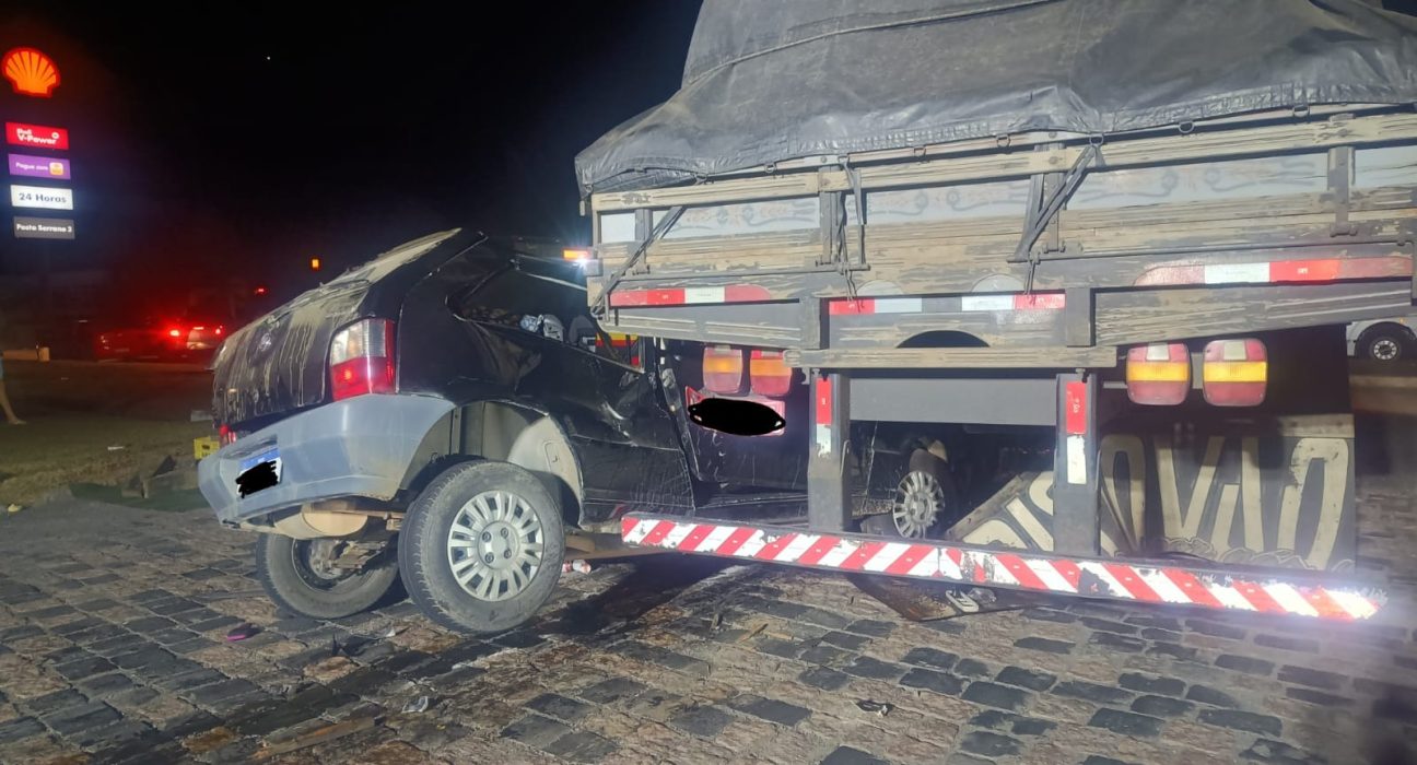 Colisão entre carro e caminhão ocorreu em Pouso Redondo - Foto PRF