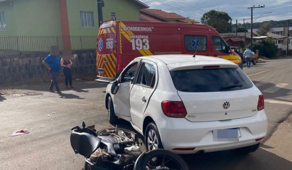 As vítimas foram socorridas pelos bombeiros e encaminhadas ao hospital - Foto Corpo de Bombeiros