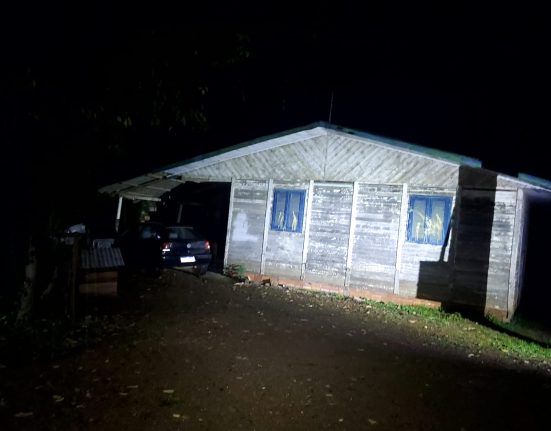 Viatura da Polícia Militar permaneceu parada por falha mecânica quando ocorreu a tentativa de abordagem - Fotos Polícia Militar