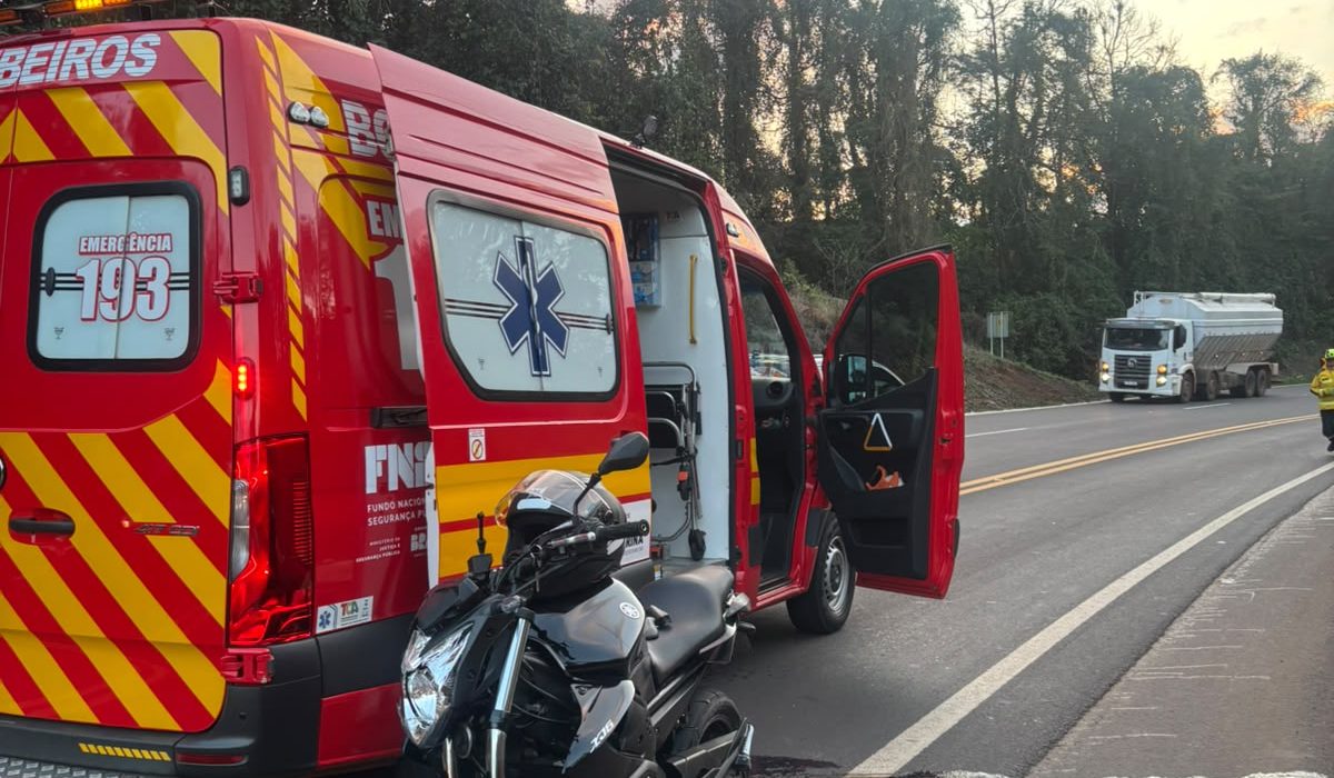 A vítima foi socorrida pelo Corpo de Bombeiros Militar e levada ao hospital - Fotos Divulgação CBSC