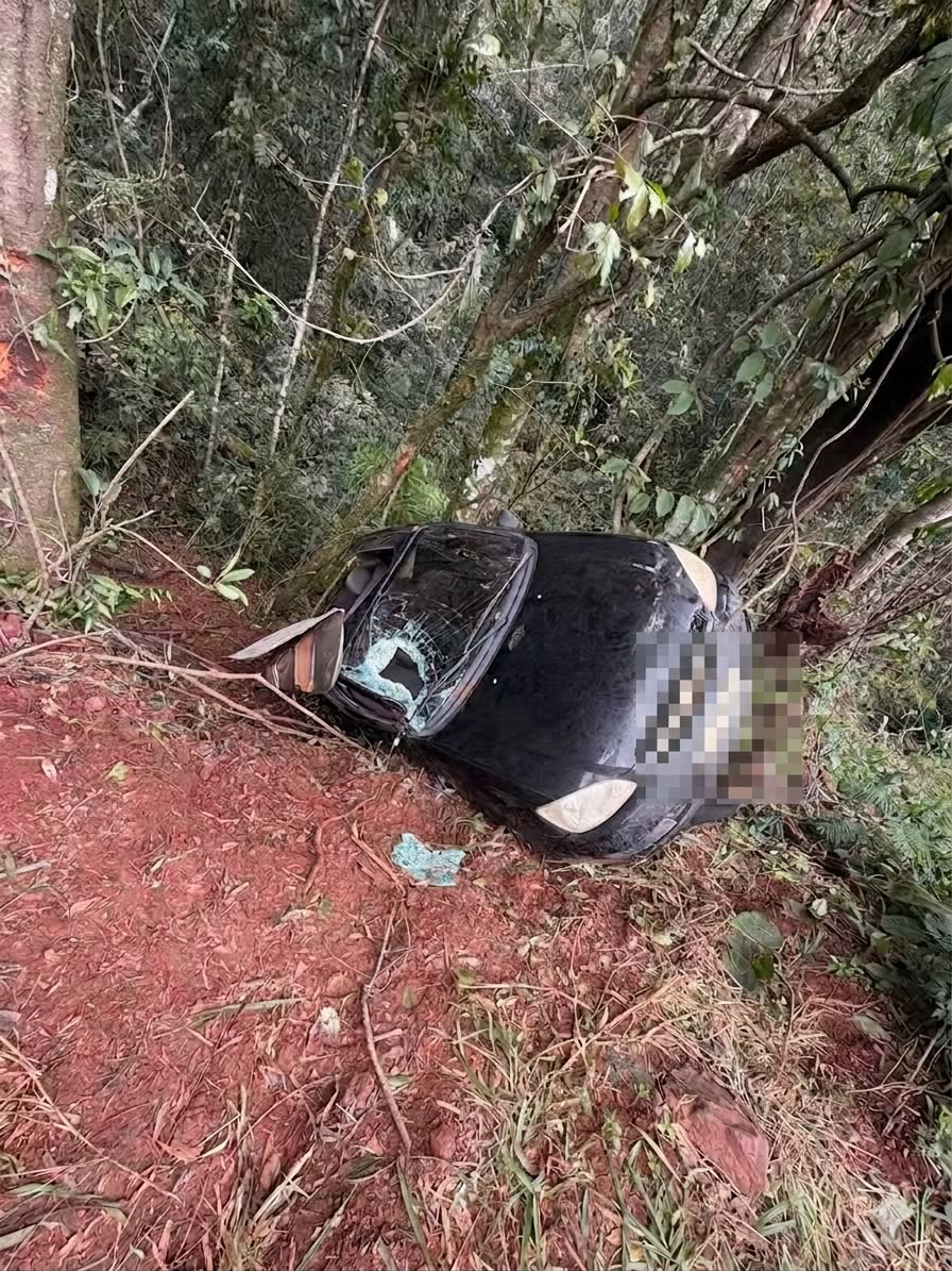 Passageira fica ferida após carro sair da pista na SC-283 em Seara