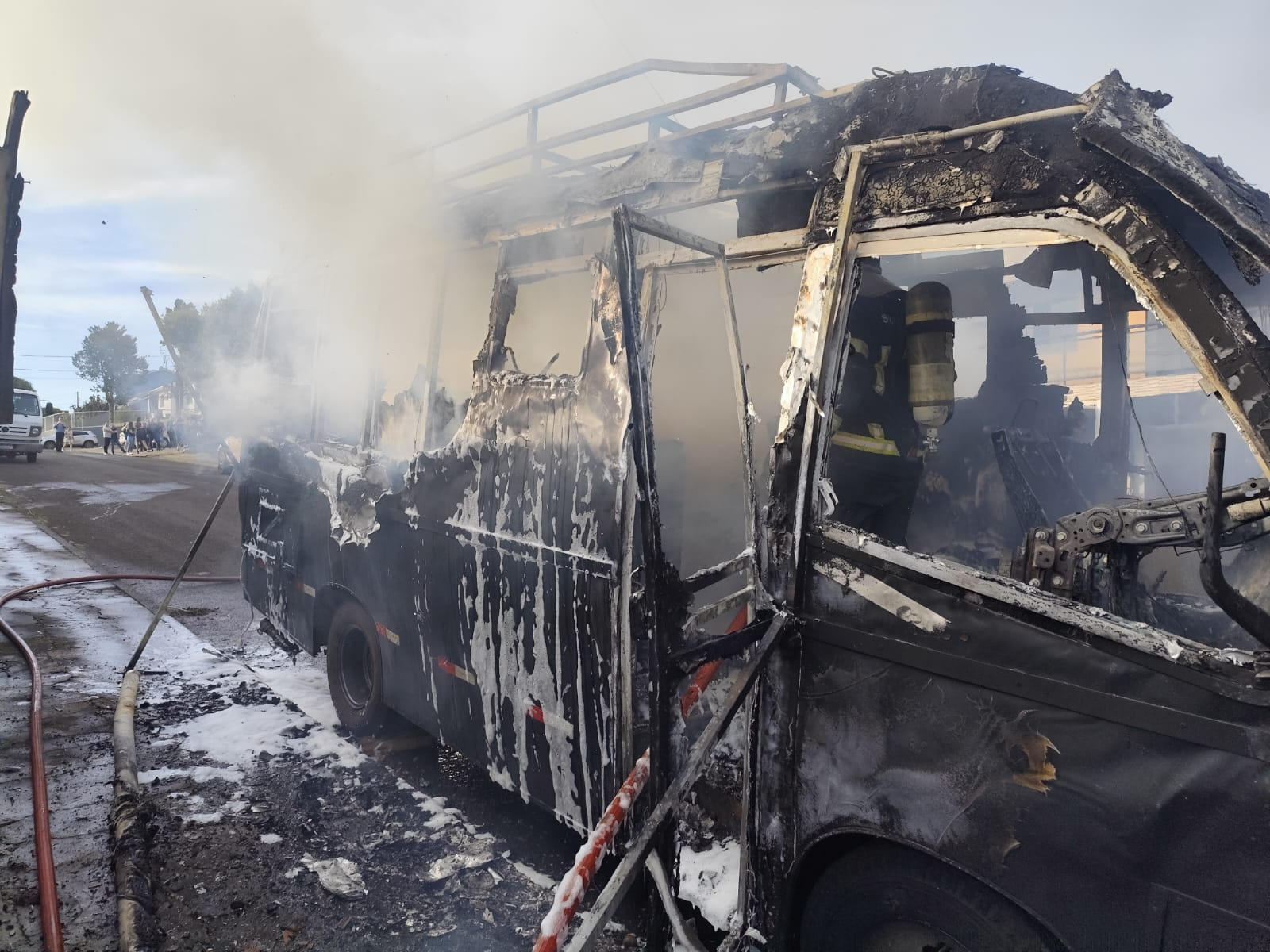 Motorhome é destruído por incêndio em Chapecó