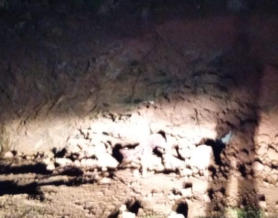 Vítima foi resgatada já durante a madrugada - Foto Corpo de Bombeiros