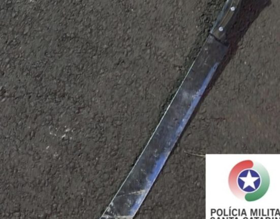 Vítima foi socorrida e encaminhada ao hospital. Suspeito foi identificado, mas ainda não havia sido localizado pela polícia - Foto Polícia Militar