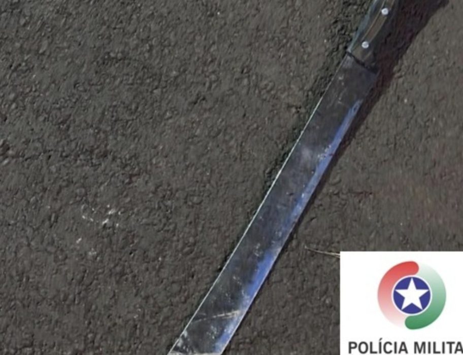 Vítima foi socorrida e encaminhada ao hospital. Suspeito foi identificado, mas ainda não havia sido localizado pela polícia - Foto Polícia Militar