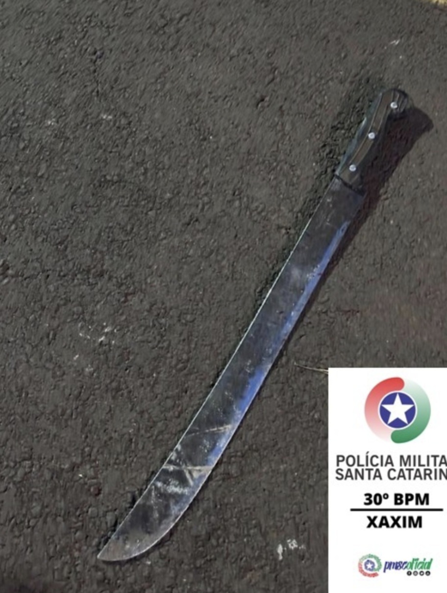 Vítima foi socorrida e encaminhada ao hospital. Suspeito foi identificado, mas ainda não havia sido localizado pela polícia - Foto Polícia Militar