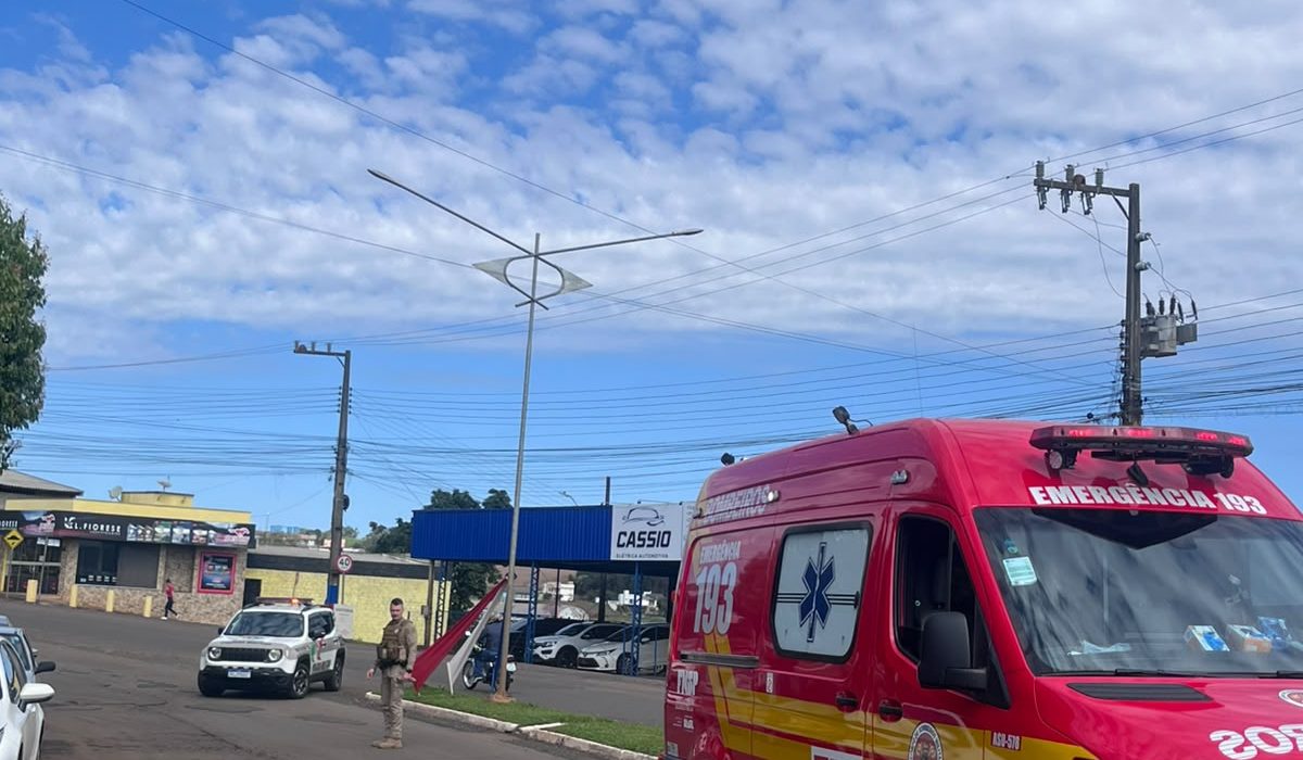 A vítima foi socorrida pelo Corpo de Bombeiros Militar e recebeu apoio da Polícia Militar durante o atendimento - Foto CBSC