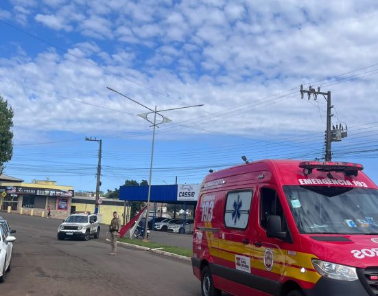 A vítima foi socorrida pelo Corpo de Bombeiros Militar e recebeu apoio da Polícia Militar durante o atendimento - Foto CBSC