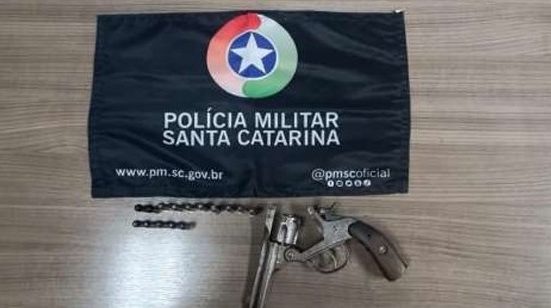 Homem é preso após ameaça e disparo de arma de fogo em Quilombo