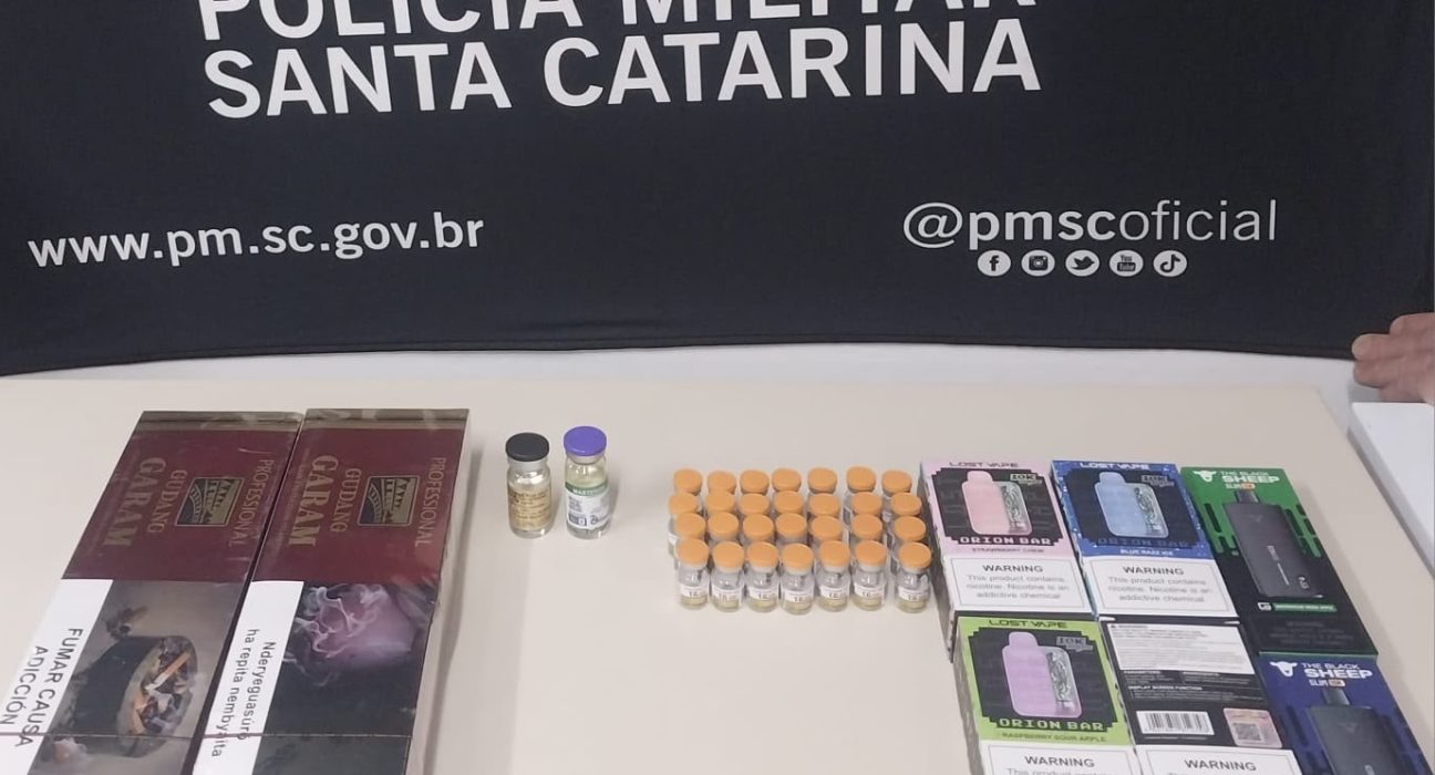 Abordagem ocorreu próximo ao trevo de Maravilha e também resultou na apreensão de cigarros eletrônicos, anabolizantes e produtos do Paraguai - Foto Polícia Militar