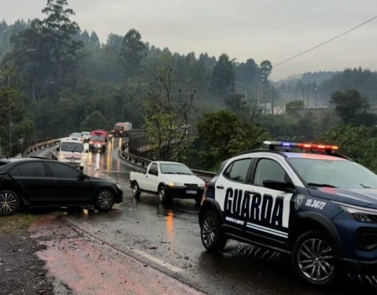 Colisão aconteceu por volta das 7h40, na abertura da terceira faixa - Foto ClicRDC