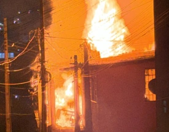 Chamas consumiram todo o imóvel - Fotos Corpo de Bombeiros