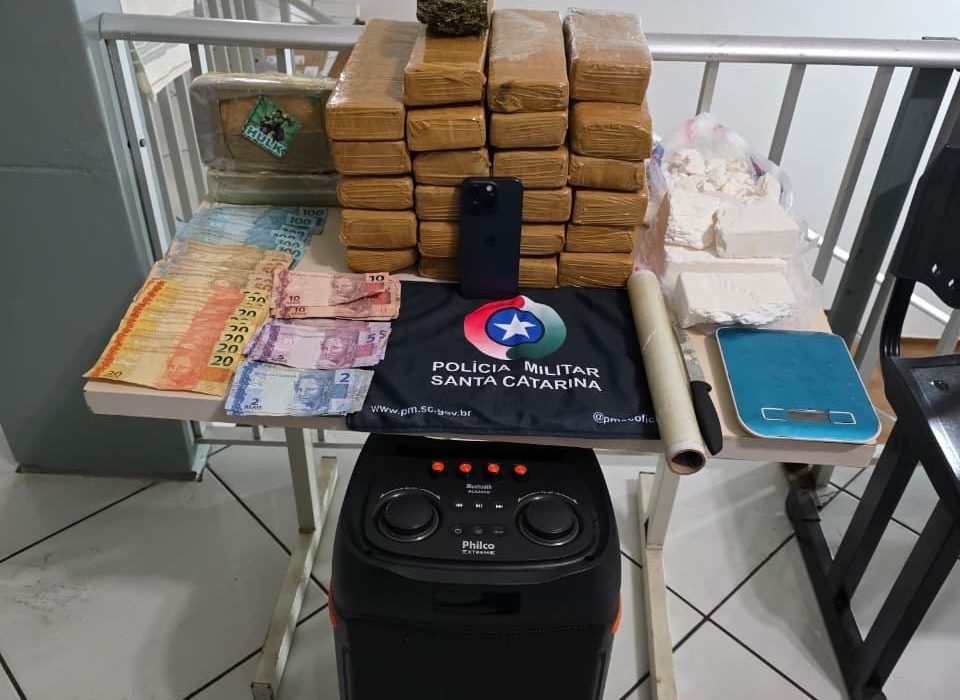 Material apreendido pela Polícia Militar durante a ocorrência em Videira - Foto Polícia Militar