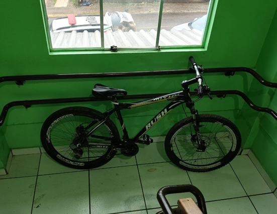 Suspeito de tentar furtar uma bicicleta na área comum de um prédio no bairro Efapi, em Chapecó - Foto Polícia Militar