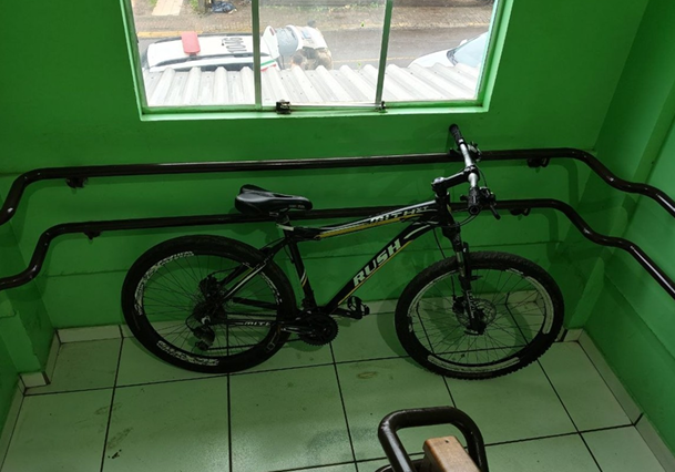 Suspeito de tentar furtar uma bicicleta na área comum de um prédio no bairro Efapi, em Chapecó - Foto Polícia Militar