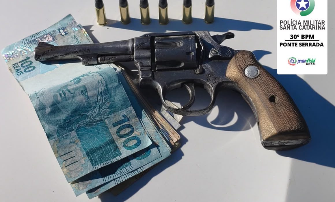Revólver e munições apreendidos - Foto Polícia Militar
