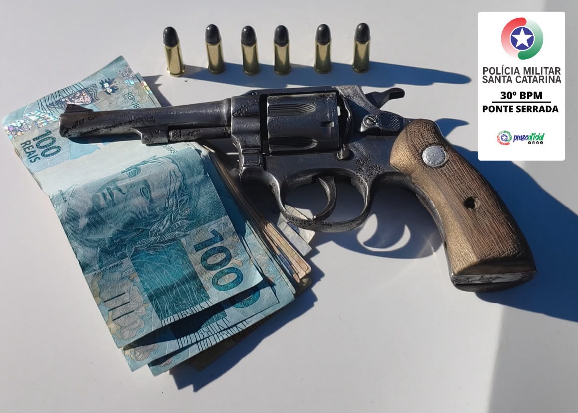 Revólver e munições apreendidos - Foto Polícia Militar
