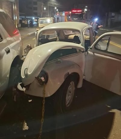 Acidente ocorreu na noite de sábado - Fotos Polícia Militar