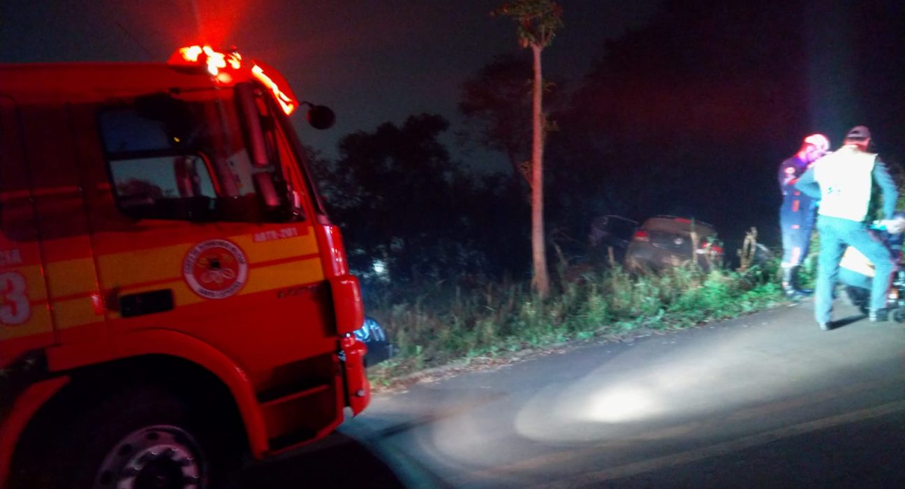Capotamento deixa motorista ferido em Quilombo