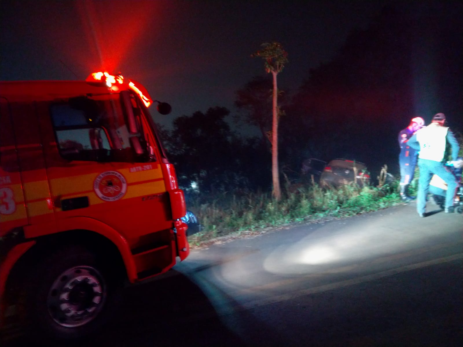 Capotamento deixa motorista ferido em Quilombo