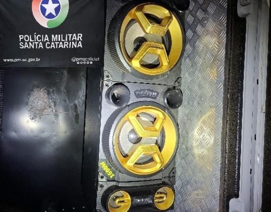 Equipamento foi recolhido após policiais encontrarem aglomeração e som em volume excessivamente alto - Foto Polícia Militar