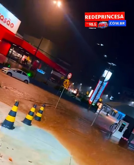 Chuva causa alagamentos e destelhamentos em Xanxerê