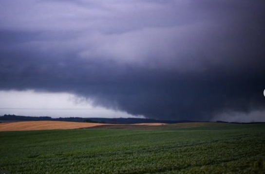 Defesa Civil avalia possível tornado em Campo Erê