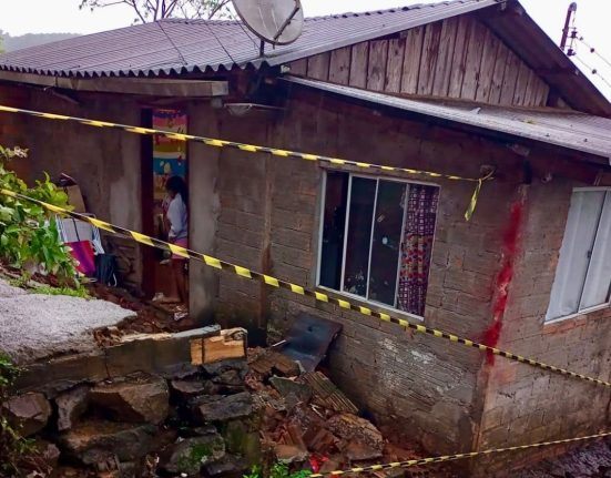 Deslizamento de terra é registrado em Xanxerê e deixa famílias desabrigadas - Fotos Defesa Civil