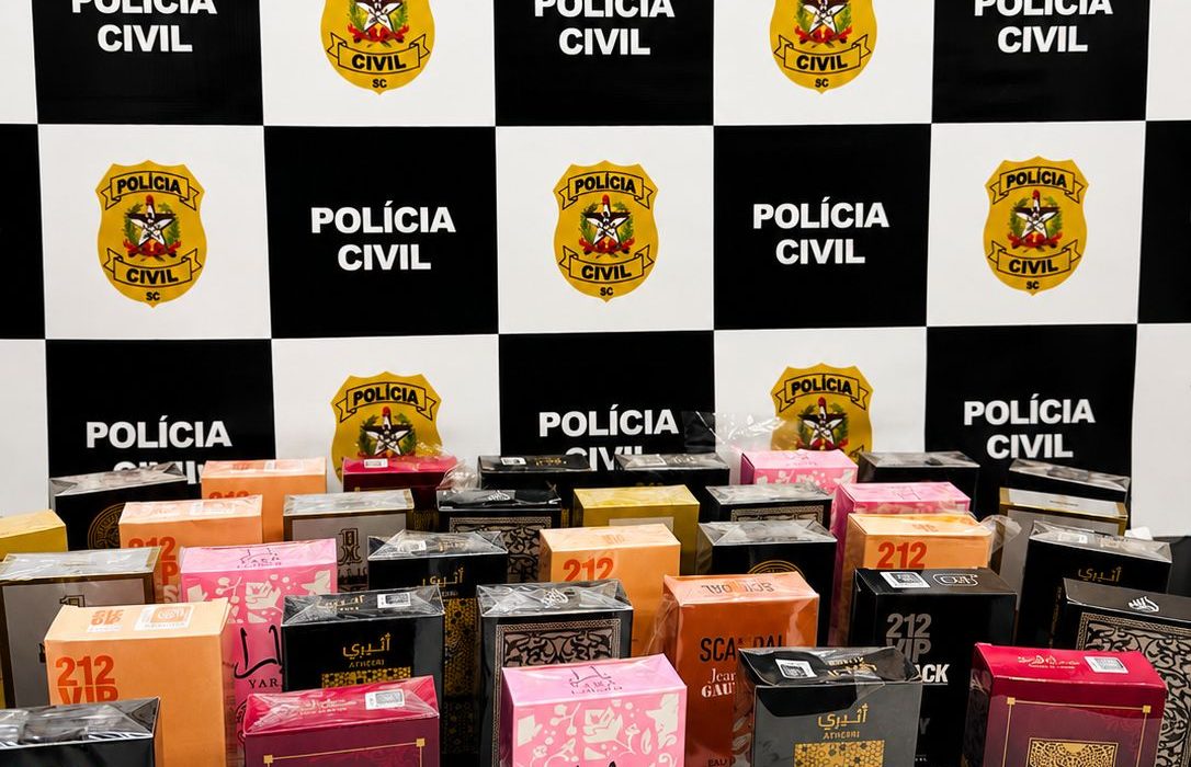 Polícia apreende 33 perfumes com suspeita de irregularidade em Chapecó