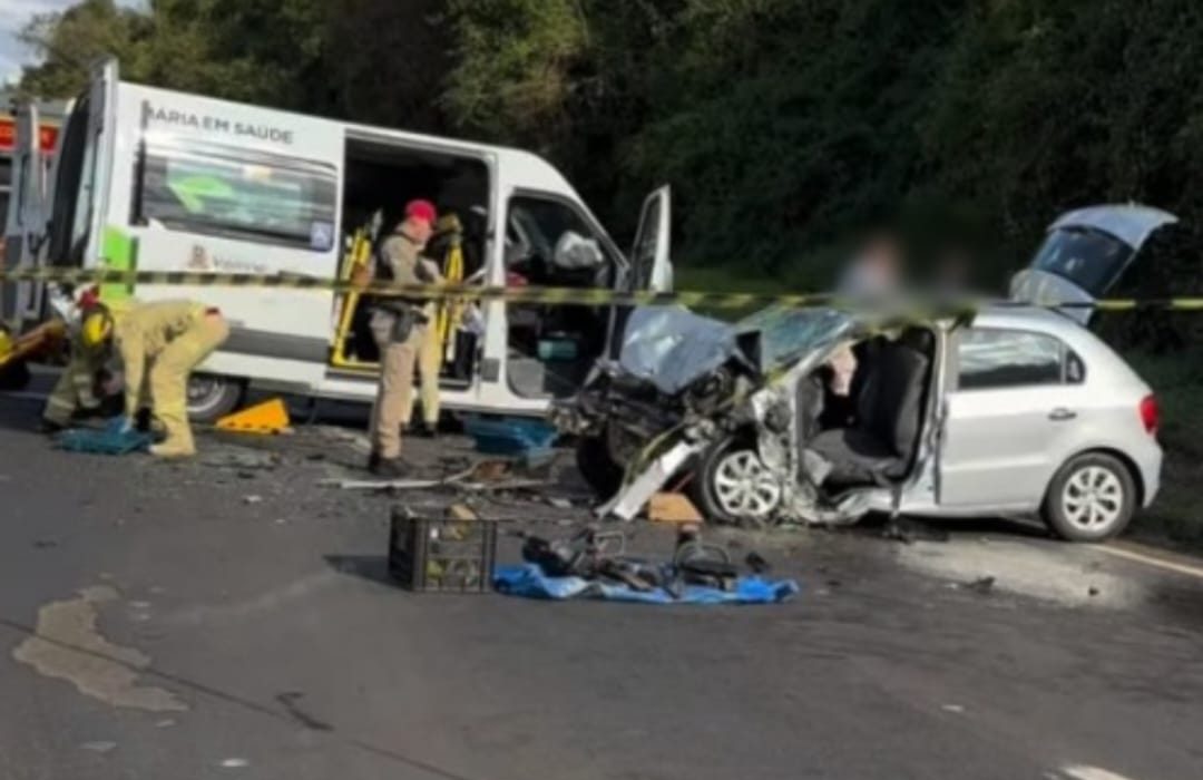 Acidente deixou um motorista gravemente ferido e mobilizou equipes de resgate na região - Fotos Edson Honaiser Rede Celinauta e Olho Vivo PR