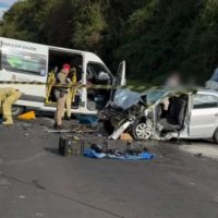 Acidente deixou um motorista gravemente ferido e mobilizou equipes de resgate na região - Fotos Edson Honaiser Rede Celinauta e Olho Vivo PR