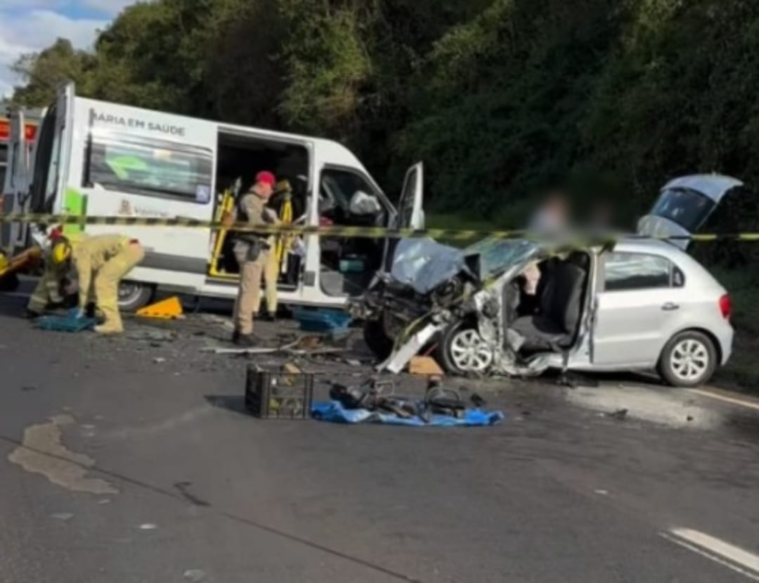 Acidente deixou um motorista gravemente ferido e mobilizou equipes de resgate na região - Fotos Edson Honaiser Rede Celinauta e Olho Vivo PR