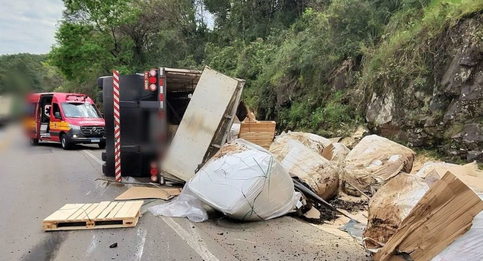 Vítima foi encontrada consciente, mas confusa, com sinais de traumatismo e lesões nas costas - Fotos Corpo de Bombeiros