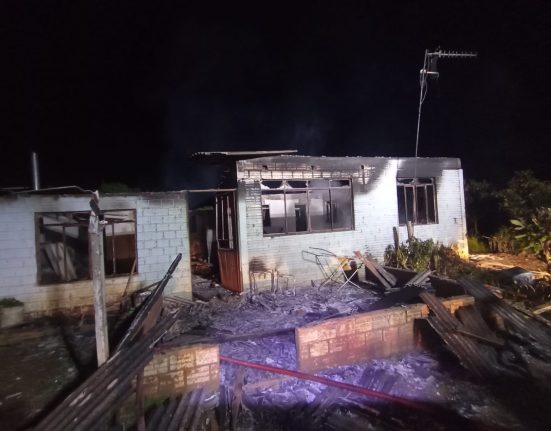 Incêndio destrói residência no interior de São Domingos