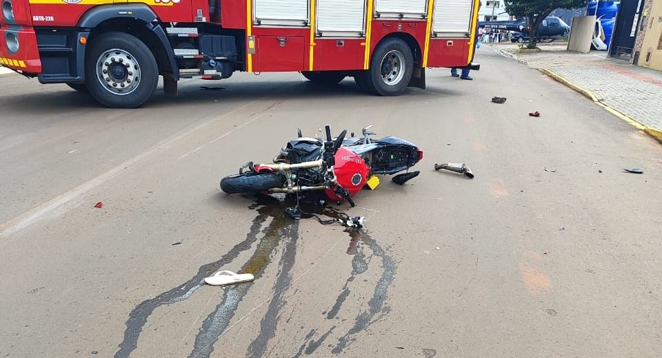 Helicóptero foi acionado para ocorrência na SC-480 - Fotos Corpo de Bombeiros e Saer-Fron