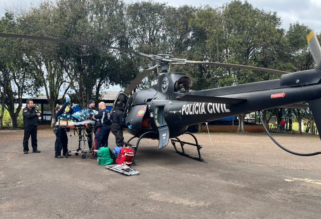 Vítimas foram socorridas de helicóptero após a ocorrência - Foto Saer-Fron