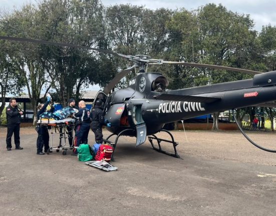 Vítimas foram socorridas de helicóptero após a ocorrência - Foto Saer-Fron