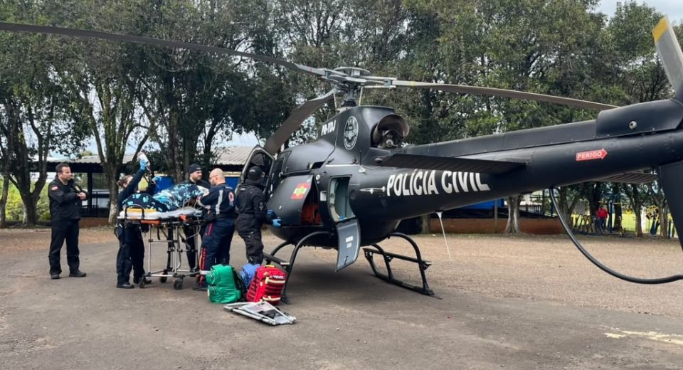Vítimas foram socorridas de helicóptero após a ocorrência - Foto Saer-Fron