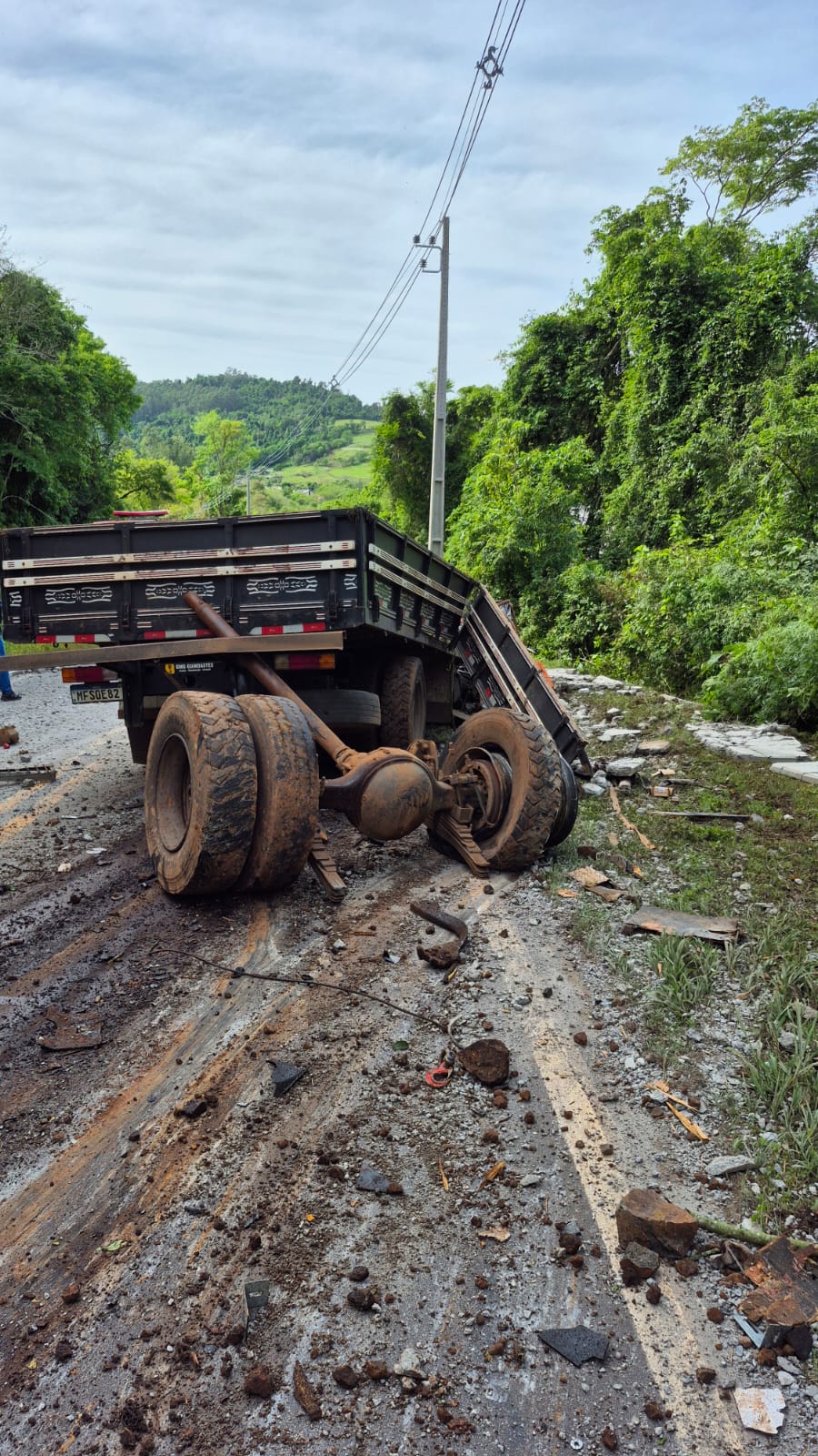 Motorista morre após caminhão sair da pista em Itapiranga