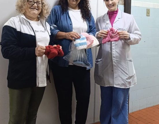 Voluntárias doam peças de tricô para bebês internados no HRSP - Foto Hospital Regional São Paulo