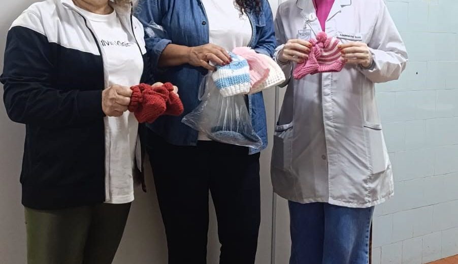 Voluntárias doam peças de tricô para bebês internados no HRSP - Foto Hospital Regional São Paulo