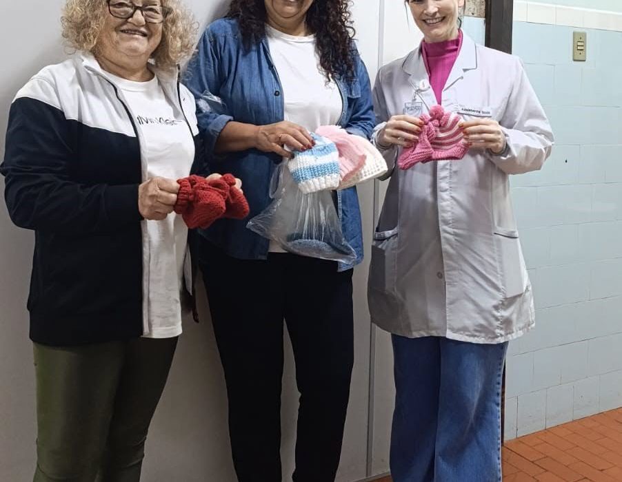 Voluntárias doam peças de tricô para bebês internados no HRSP - Foto Hospital Regional São Paulo